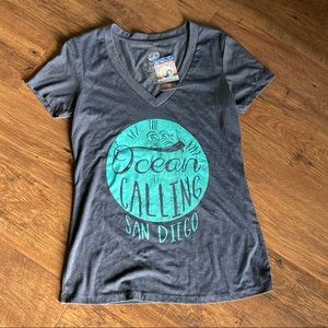 NWT The Ocean is Calling V neck T shirt size Lg